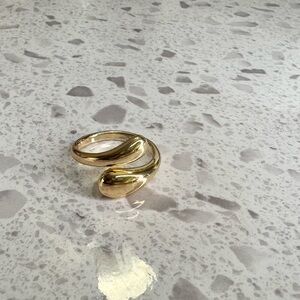 Elegant Gold-Tone Women's Ring